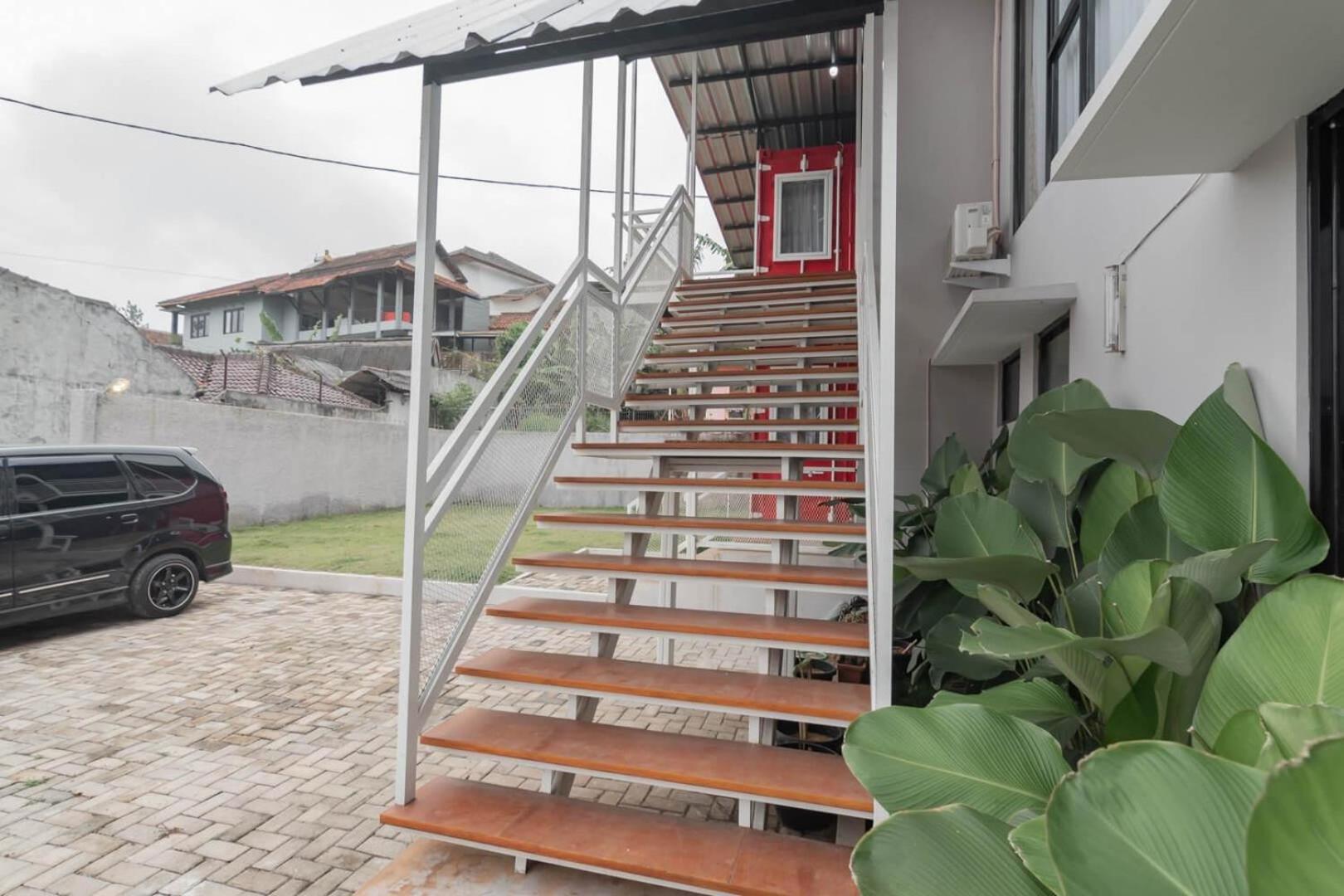 Reddoorz Plus Near Lembang Park & Zoo Exterior photo
